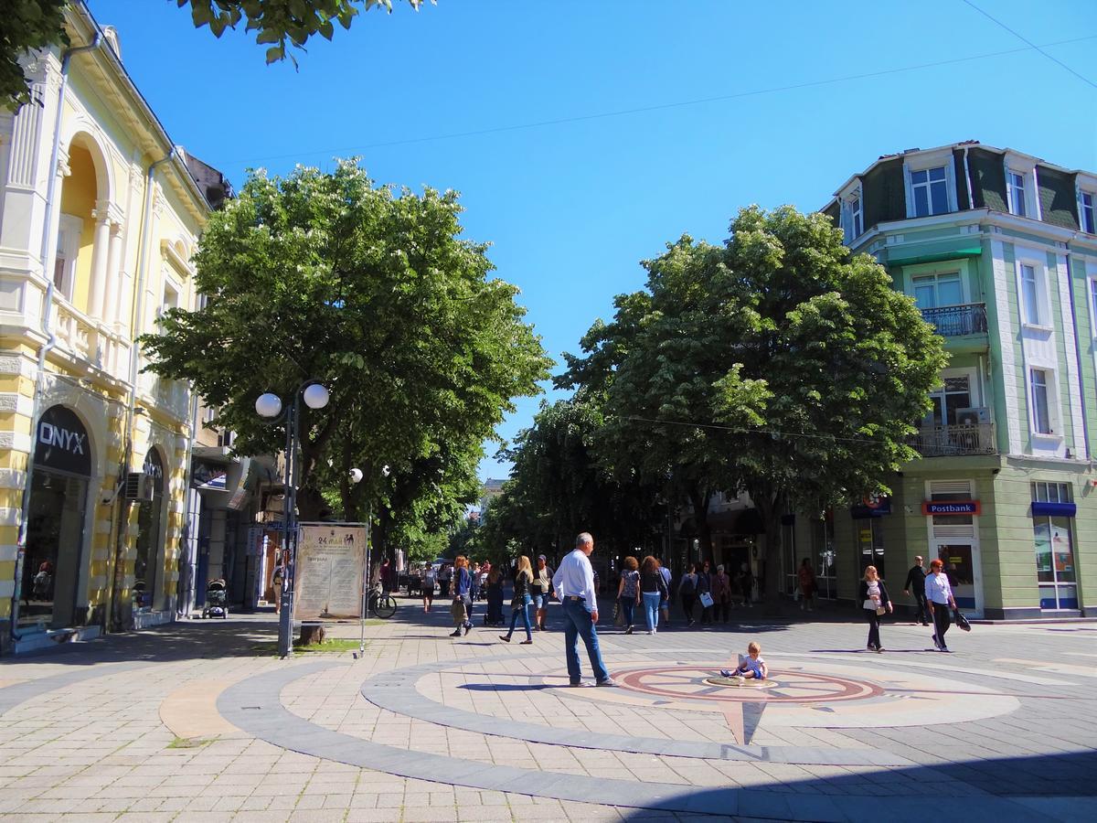 Hostel Compass Burgas Stad Buitenkant foto
