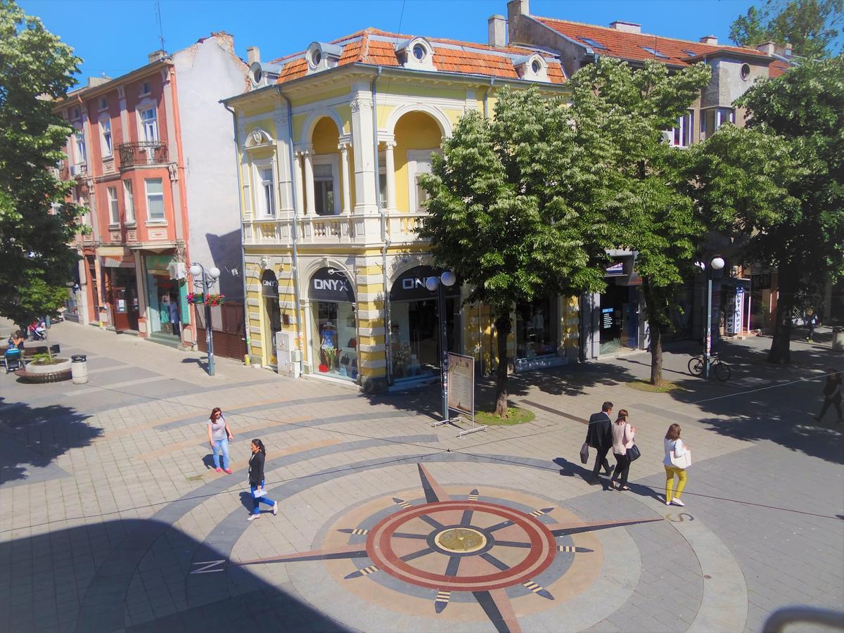 Hostel Compass Burgas Stad Buitenkant foto